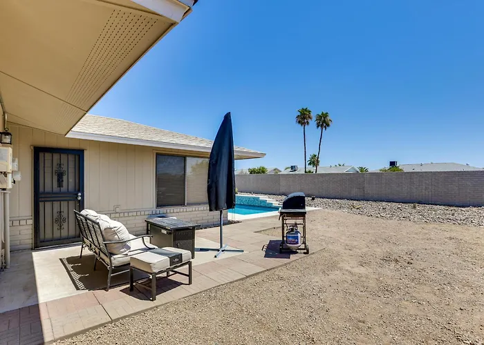 Golfer's Oasis! 55+ Sun West Retreat W/ Pool Sun City West